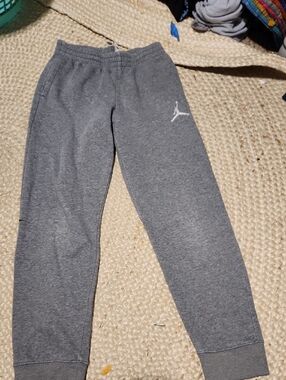 Jordan Kids Gray Heather Jogger Sweatpants with White Jumpman